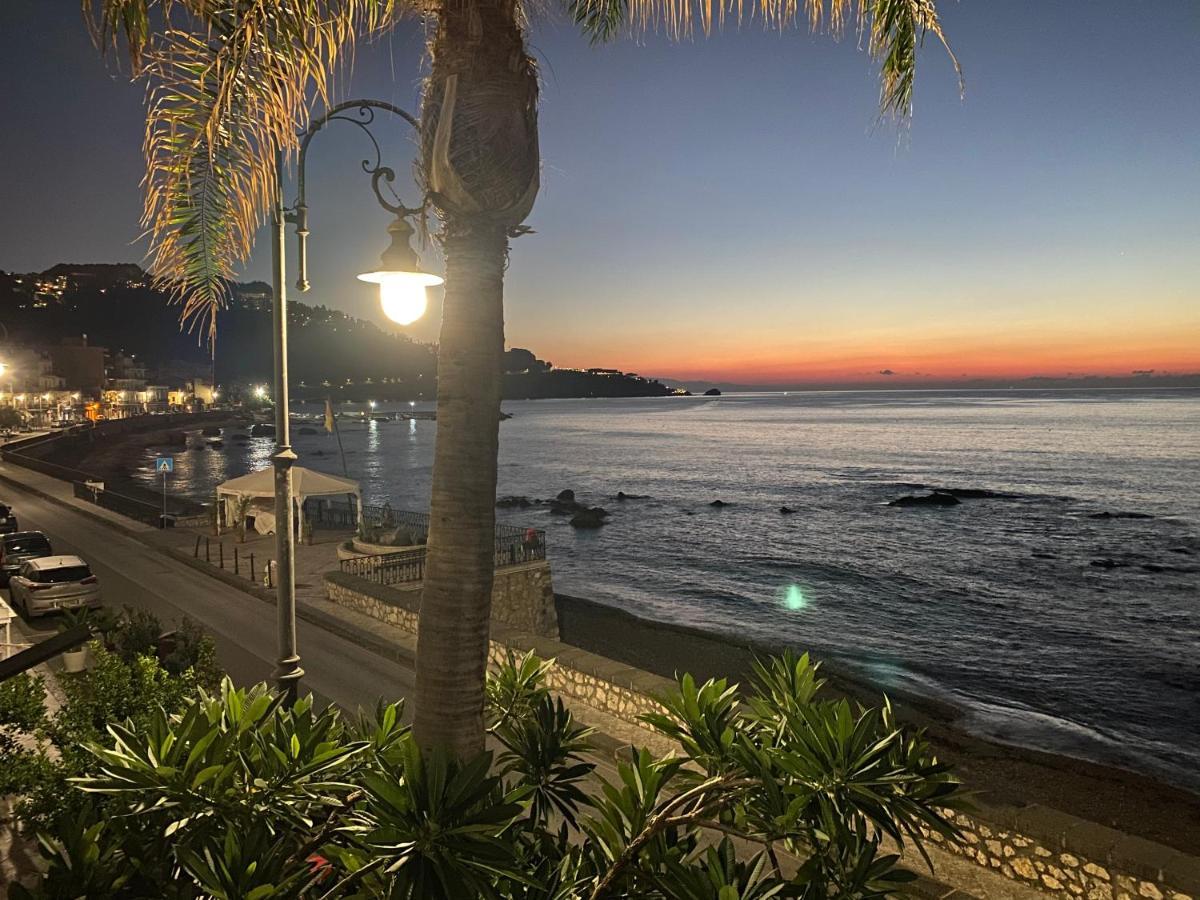 Villa Casa Nicole Fronte Mare Giardini-Naxos Exterior foto