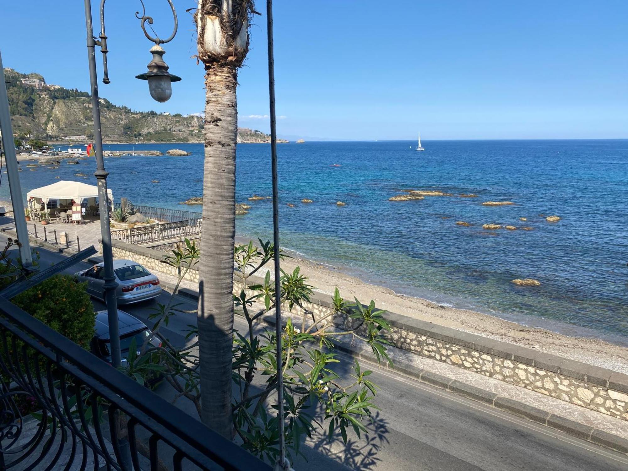 Villa Casa Nicole Fronte Mare Giardini-Naxos Exterior foto