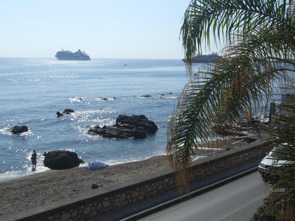 Villa Casa Nicole Fronte Mare Giardini-Naxos Exterior foto